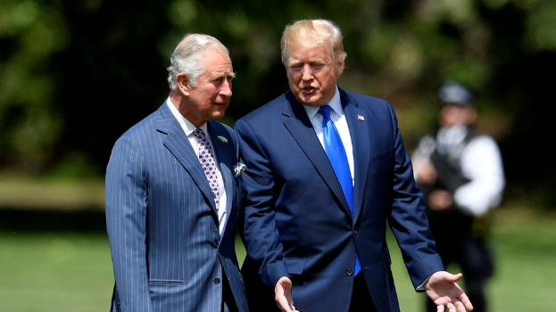 2019年6月,特朗普(右)在白金汉宫与时任王储查尔斯王子会面。图源:英媒 2019年6月,特朗普(右)在白金汉宫与时任王储查尔斯王子会面。图源:英媒