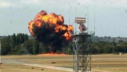 伦敦绍森德机场小型机坠毁 伦敦绍森德机场小型机坠毁