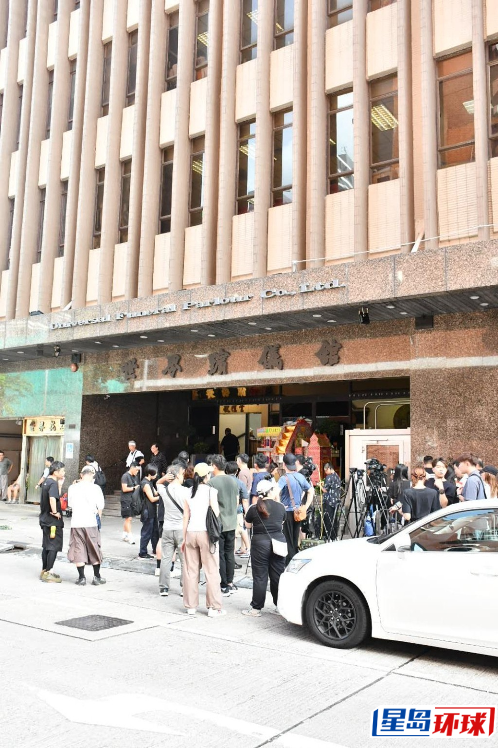 唐佳与雪妮的丧礼14日在红磡世界殡仪馆设灵。 唐佳与雪妮的丧礼14日在红磡世界殡仪馆设灵。