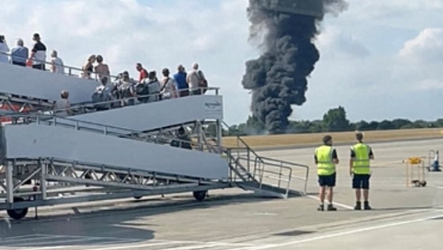 伦敦机场医疗飞机坠毁酿4死 伦敦机场医疗飞机坠毁酿4死