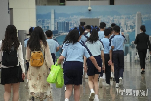 家长指,体育服使用频繁,一般会购买2套。 家长指,体育服使用频繁,一般会购买2套。