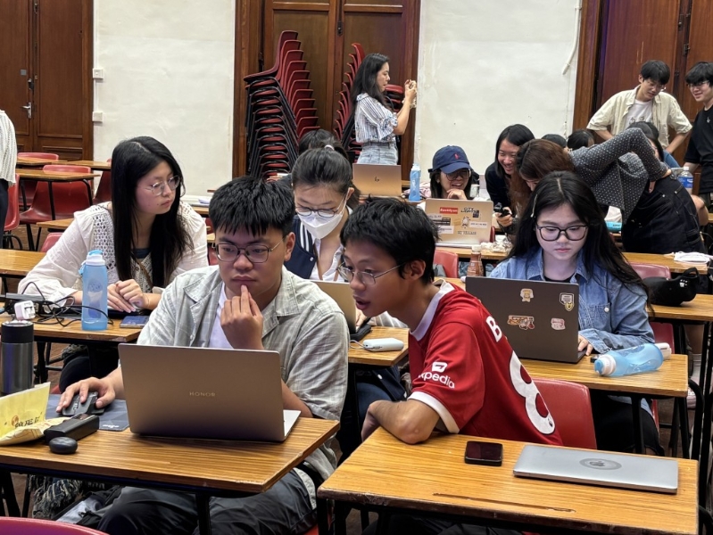 学生透过理论与实践,理解大模型技术的应用场景,并掌握实用的提示词工程和零代码技术,以提升他们的技能。 学生透过理论与实践,理解大模型技术的应用场景,并掌握实用的提示词工程和零代码技术,以提升他们的技能。