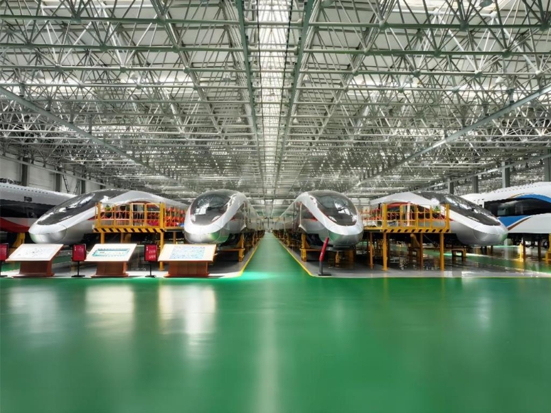 图为中车长客国铁事业部装配产线 图为中车长客国铁事业部装配产线