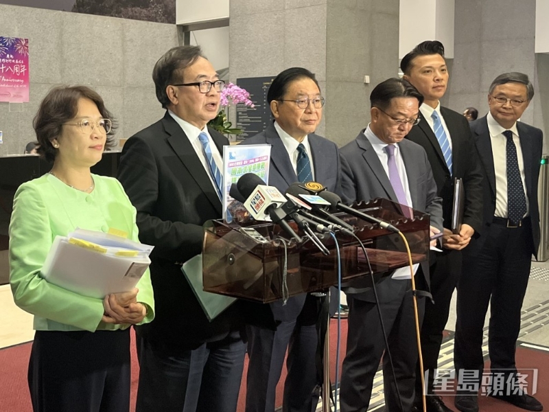 (左三)林健锋指建议新注册或搬入北部都会区指定地区的企业,首5年利得税全免。 (左三)林健锋指建议新注册或搬入北部都会区指定地区的企业,首5年利得税全免。