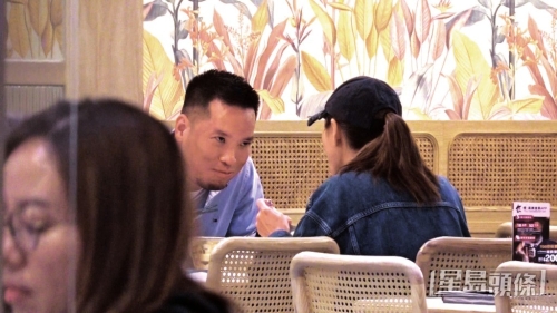 胡定欣早前被《东周刊》直击与新男友陈健华医生拍拖。《东周刊》图片 胡定欣早前被《东周刊》直击与新男友陈健华医生拍拖。《东周刊》图片