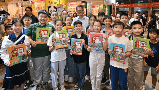 陈茂波邀小学生逛书展 陈茂波邀小学生逛书展