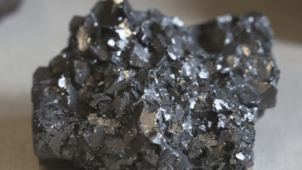 美国商务部初步裁定,对中国进口的石墨(一种关键电池零件)征收93.5%的反倾销税。路透社 美国商务部初步裁定,对中国进口的石墨(一种关键电池零件)征收93.5%的反倾销税。路透社