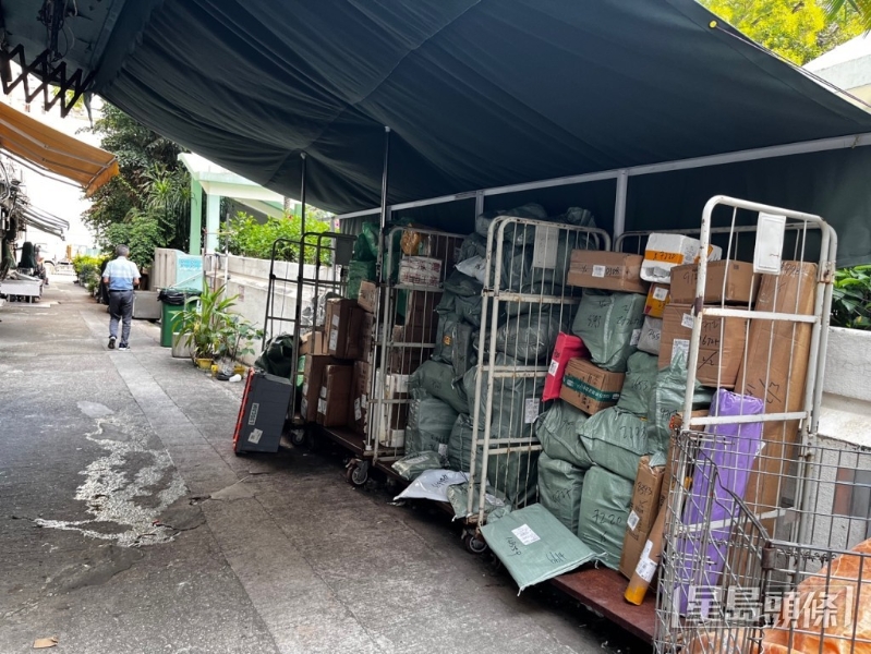 涉被客人自行取件拆货的新自提点,位于石硖尾伟智街,距离旧自提点约3分钟路程。 涉被客人自行取件拆货的新自提点,位于石硖尾伟智街,距离旧自提点约3分钟路程。