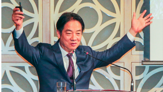 赖清德“十讲”、勘灾失言惊句不断,名嘴直酸,闭嘴已成为唯一正向策略。 赖清德“十讲”、勘灾失言惊句不断,名嘴直酸,闭嘴已成为唯一正向策略。