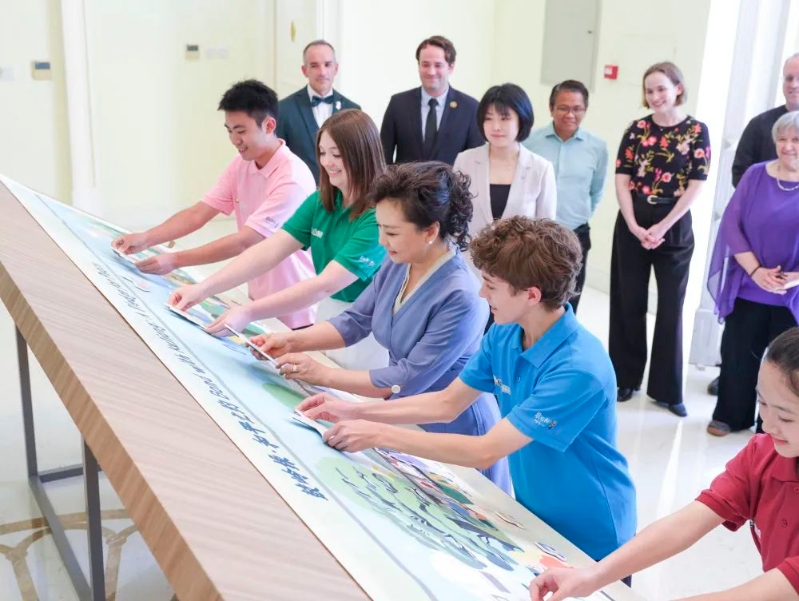 7月17日下午,国家主席习近平夫人彭丽媛在全国对外友协出席2025年“鼓岭缘”中美青少年联谊活动并致辞 7月17日下午,国家主席习近平夫人彭丽媛在全国对外友协出席2025年“鼓岭缘”中美青少年联谊活动并致辞