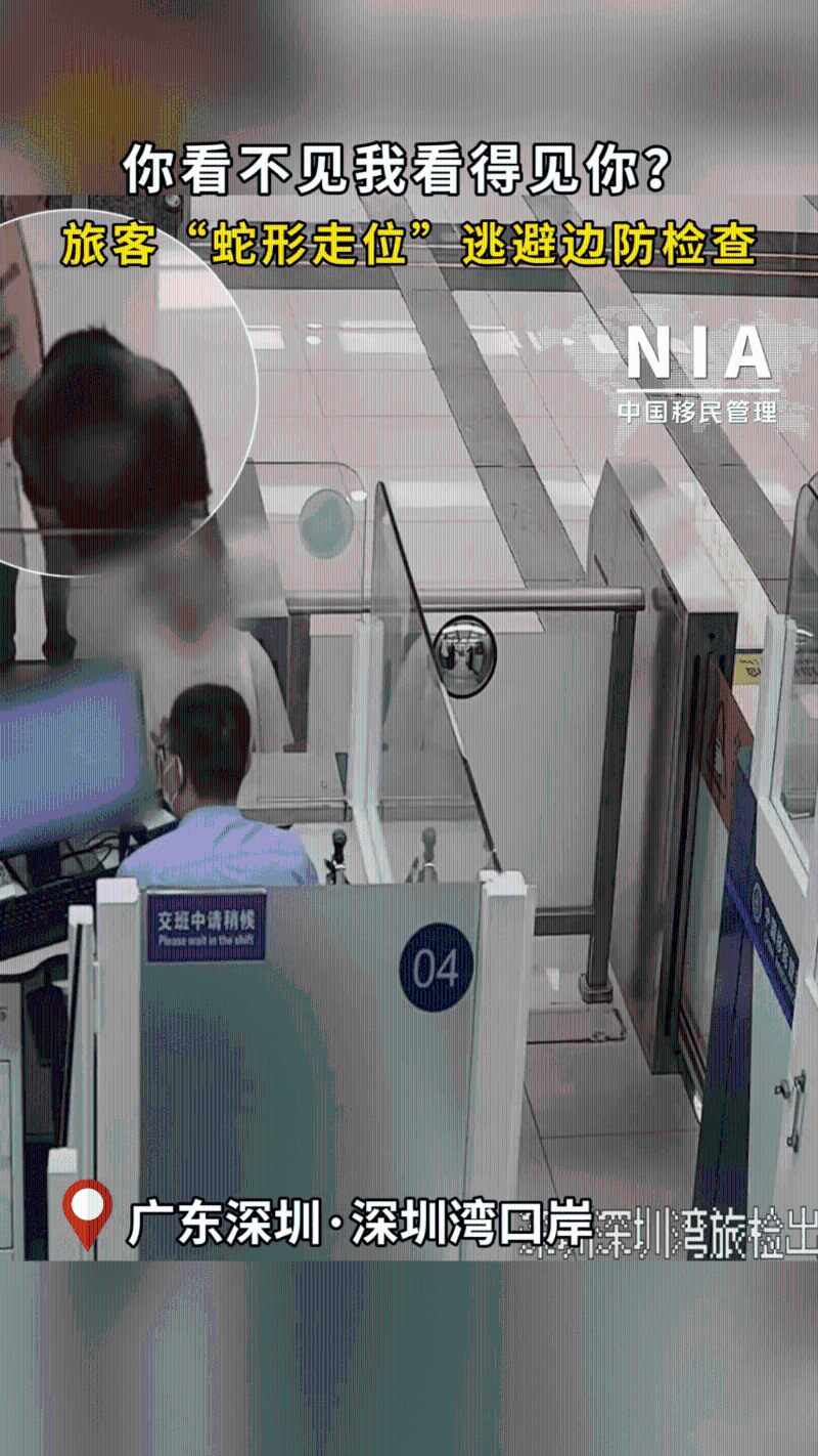 黑衣女子弯腰低头。 黑衣女子弯腰低头。