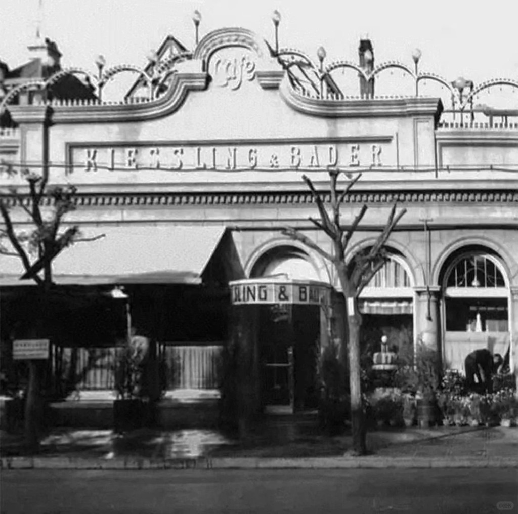 山海关汽水打入天津最高档西餐厅起士林,令它声名大噪。 山海关汽水打入天津最高档西餐厅起士林,令它声名大噪。