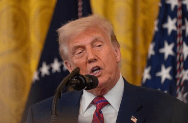 特朗普据报拟对欧盟商品加征15-20%最低关税。 特朗普据报拟对欧盟商品加征15-20%最低关税。