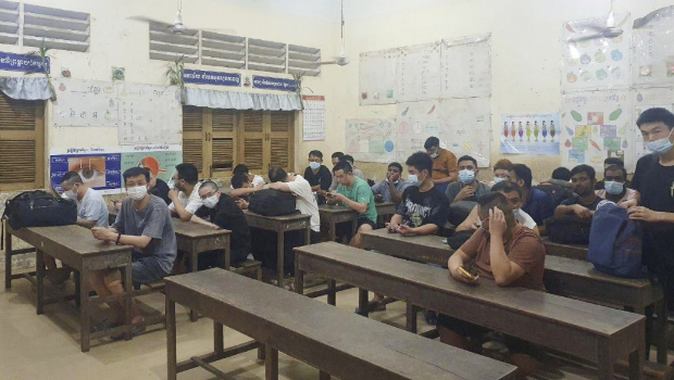 柬埔寨当局在行动中拘捕多名嫌犯。 柬埔寨当局在行动中拘捕多名嫌犯。