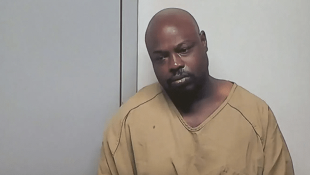 斯科特(Arthur Scott Jr.)因4月强奸并谋杀61岁旅馆老板娘Li-Chu Lin,被判处终身监禁,不得假释。 斯科特(Arthur Scott Jr.)因4月强奸并谋杀61岁旅馆老板娘Li-Chu Lin,被判处终身监禁,不得假释。