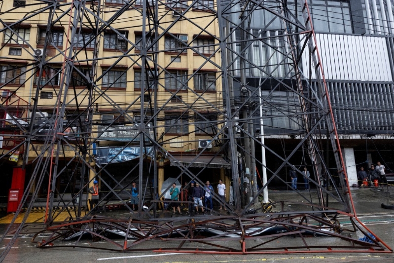 广告牌倒塌 广告牌倒塌