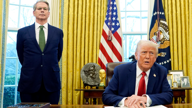 贝森特急劝别砍鲍威尔? 贝森特急劝别砍鲍威尔?