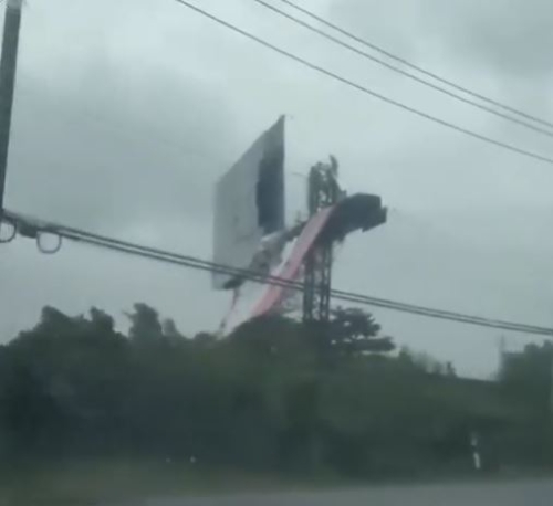 “韦帕”带来的狂风暴雨,令泰国部份地区严重受破坏。X@Hurlee2 “韦帕”带来的狂风暴雨,令泰国部份地区严重受破坏。X@Hurlee2