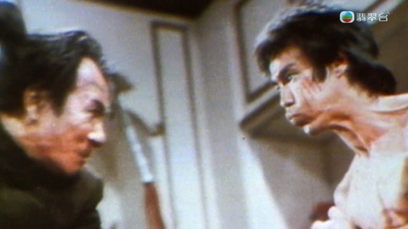 丁珮被追访时一度表示事发时并不在家中,后来承认李小龙离世当日,她的确在场。 丁珮被追访时一度表示事发时并不在家中,后来承认李小龙离世当日,她的确在场。