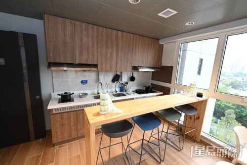 “青年绿洲”设有共享厨房,更有图书馆及自修室等设施。 “青年绿洲”设有共享厨房,更有图书馆及自修室等设施。