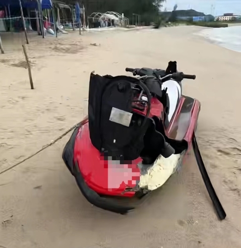 广西北海两快艇相撞,致2人当场死亡。抖音@晚 广西北海两快艇相撞,致2人当场死亡。抖音@晚