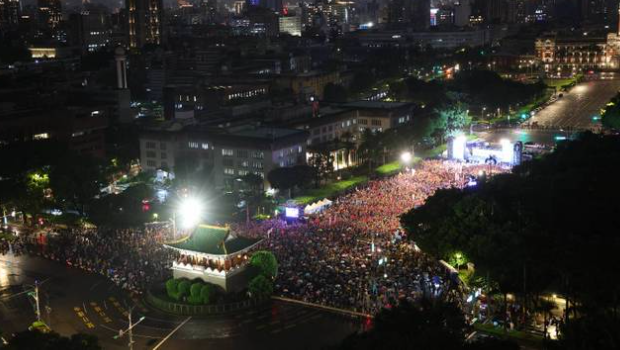 国民党抗罢的选前之夜人潮。 国民党抗罢的选前之夜人潮。