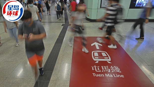 因应启德体育园今晚及下周四晚上举行大型足球赛事,港铁将加强屯马线列车服务。 因应启德体育园今晚及下周四晚上举行大型足球赛事,港铁将加强屯马线列车服务。