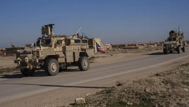 美军在叙利亚境内成功击杀伊斯兰国高层领袖,图为美军车队在叙利亚进行巡逻任务。 美军在叙利亚境内成功击杀伊斯兰国高层领袖,图为美军车队在叙利亚进行巡逻任务。