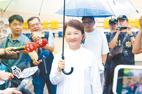 国民党挺过首波大罢免,传出党主席朱立伦将交棒,党主席改选日期可能在9月27日,基层有意开始推动台中市长卢秀燕接棒。中时新闻网资料照片 国民党挺过首波大罢免,传出党主席朱立伦将交棒,党主席改选日期可能在9月27日,基层有意开始推动台中市长卢秀燕接棒。中时新闻网资料照片