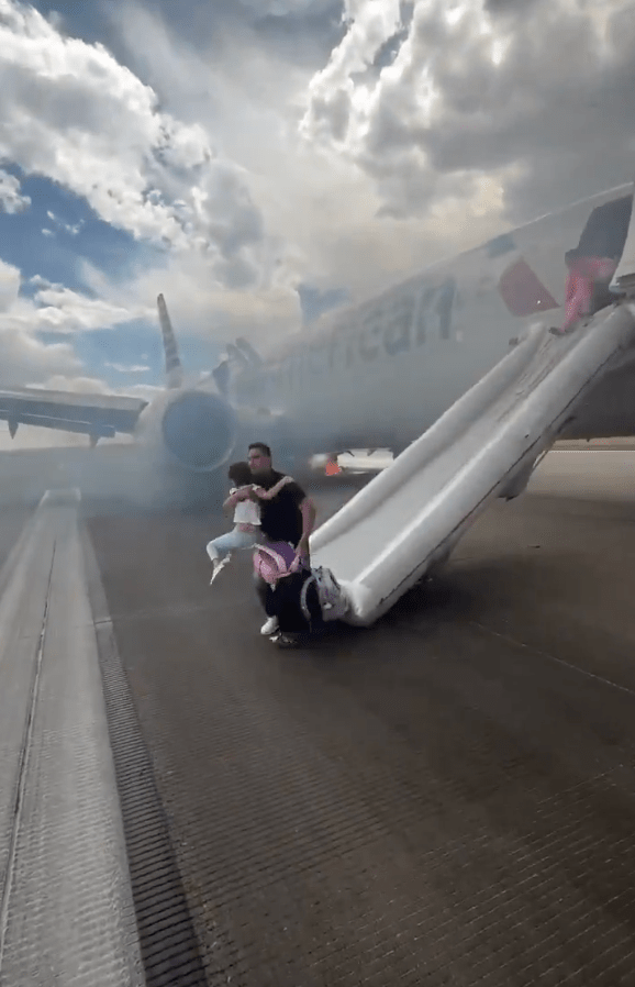 飞机冒烟 飞机冒烟