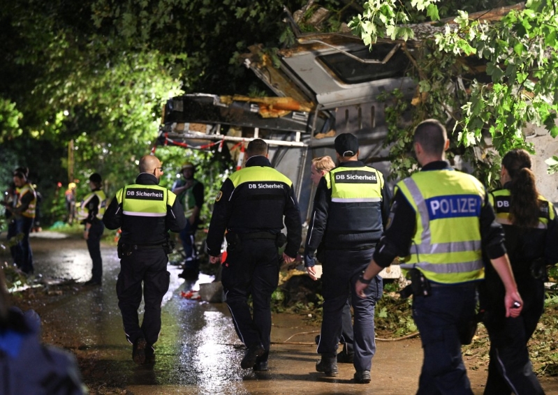 搜救人员 搜救人员