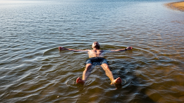 日本男子酒醉落海 日本男子酒醉落海