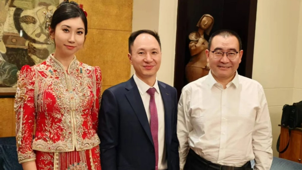 贺建奎妻子Cathy Tie秀海量合影。 贺建奎妻子Cathy Tie秀海量合影。