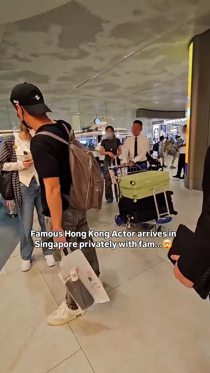 林峯一家抵达新加坡时,已被人认出。 林峯一家抵达新加坡时,已被人认出。