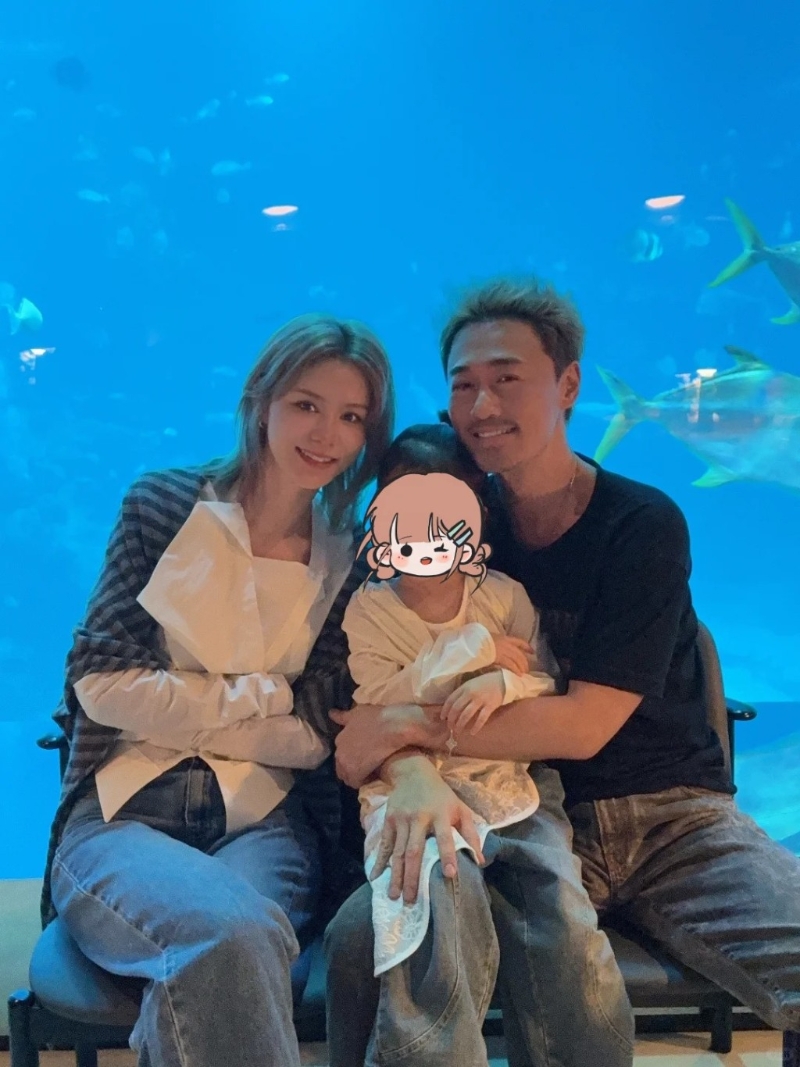 林峯一家三口打卡。 林峯一家三口打卡。