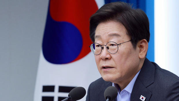 韩国总统李在明在脸书发文,回应特朗普宣布对韩国课15%关税。 韩国总统李在明在脸书发文,回应特朗普宣布对韩国课15%关税。