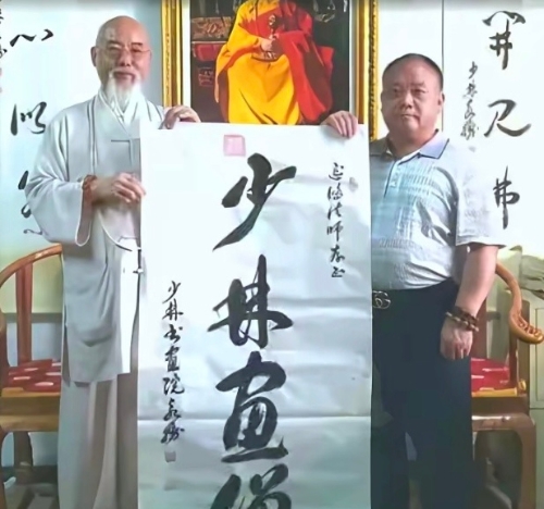 释永信四弟(右)疑涉案失联。微博@唐哲同学 释永信四弟(右)疑涉案失联。微博@唐哲同学