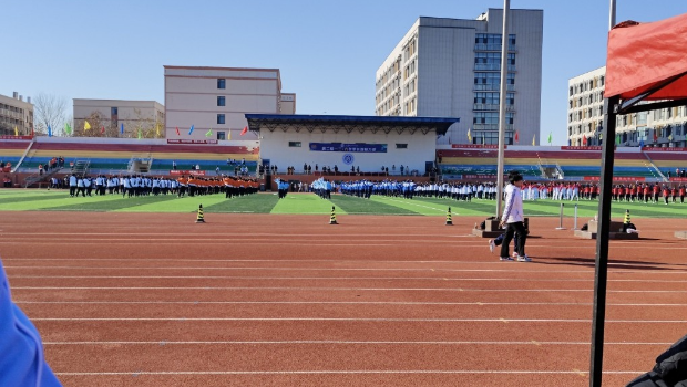男童父母质疑校方在高温天气下安排体能测验引发悲剧。 男童父母质疑校方在高温天气下安排体能测验引发悲剧。