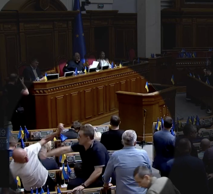 乌议会“混乱”一幕 乌议会“混乱”一幕