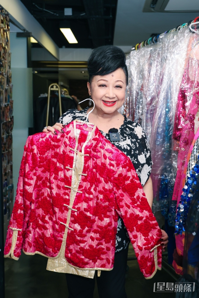 家燕话这件外衣,善长可以穿去拜年,荣升奶奶时着都没问题。 家燕话这件外衣,善长可以穿去拜年,荣升奶奶时着都没问题。