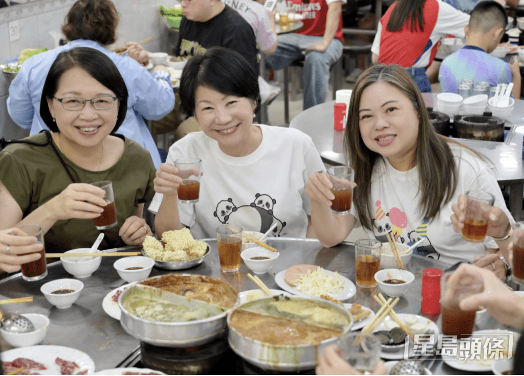 罗淑佩向记者指,今次观赛“看得十分满足”,笑言直至比赛完成,“呢一刻先够胆话,其实我支持热刺” 罗淑佩向记者指,今次观赛“看得十分满足”,笑言直至比赛完成,“呢一刻先够胆话,其实我支持热刺”