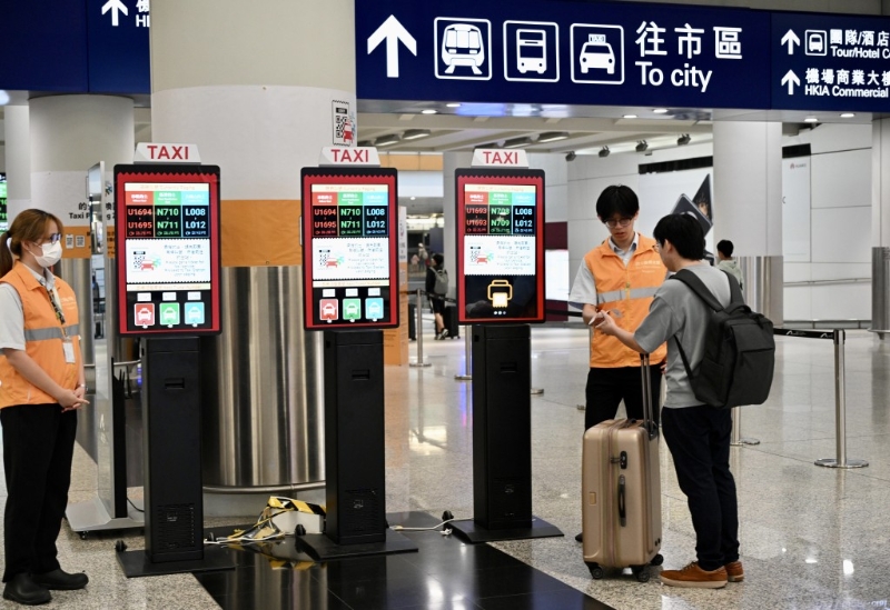 机管局重新安排现有的士站。 机管局重新安排现有的士站。