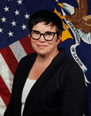 联邦劳工统计局局长麦肯塔弗(Erika McEntarfer)。 联邦劳工统计局局长麦肯塔弗(Erika McEntarfer)。