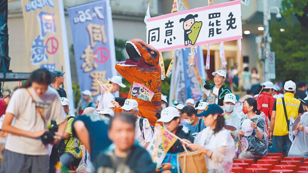 首波大罢免投票以罢免方失败收场。 首波大罢免投票以罢免方失败收场。