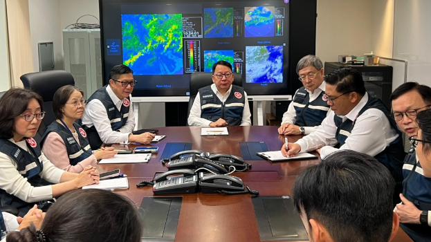 政府严阵以待 政府严阵以待