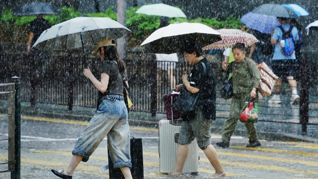 八日内四次黑雨破纪录 八日内四次黑雨破纪录