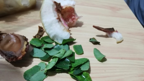 北京女食蜜桃惊见内藏新鲜树叶 北京女食蜜桃惊见内藏新鲜树叶