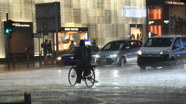 珠江口以西强雷雨带正东移 珠江口以西强雷雨带正东移