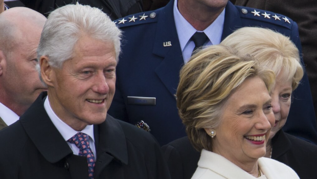 美国前总统克林顿(前左)与前国务卿希拉里.柯林顿(前右) 美国前总统克林顿(前左)与前国务卿希拉里.柯林顿(前右)