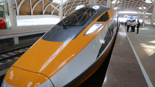 美记者首次在中国搭高铁 美记者首次在中国搭高铁